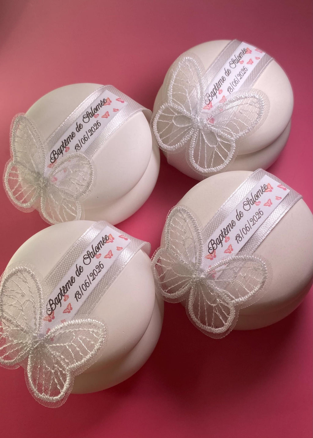 Bougie personnalisée Baptême & Mariage – Étiquette aux papillons roses