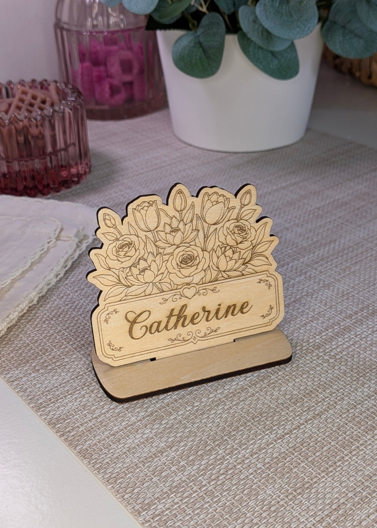 Plaque personnalisée en bois avec fleurs – Cadeau gravé | Eclorance Art