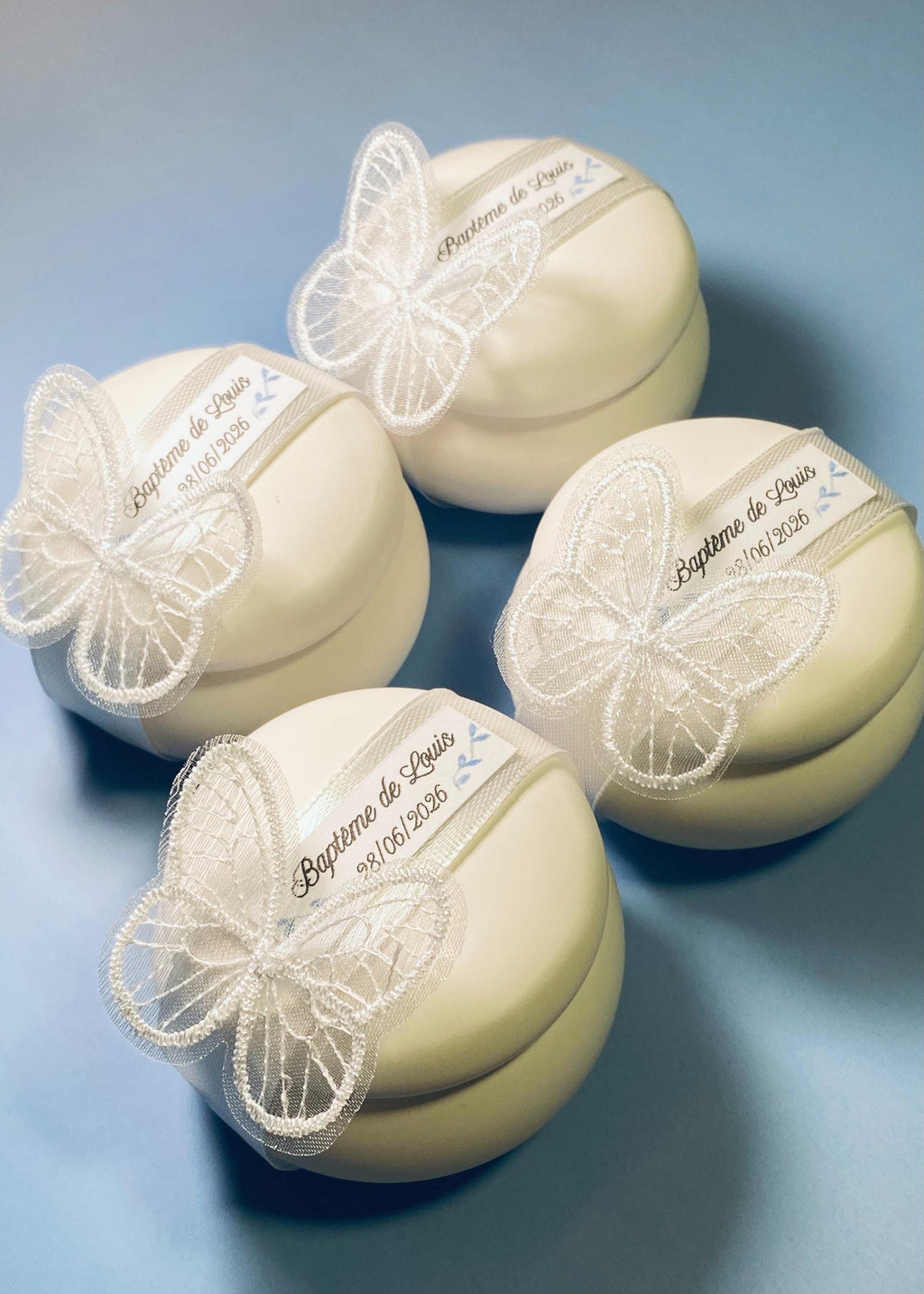 Bougie personnalisée Baptême & Mariage – Étiquette florale bleue