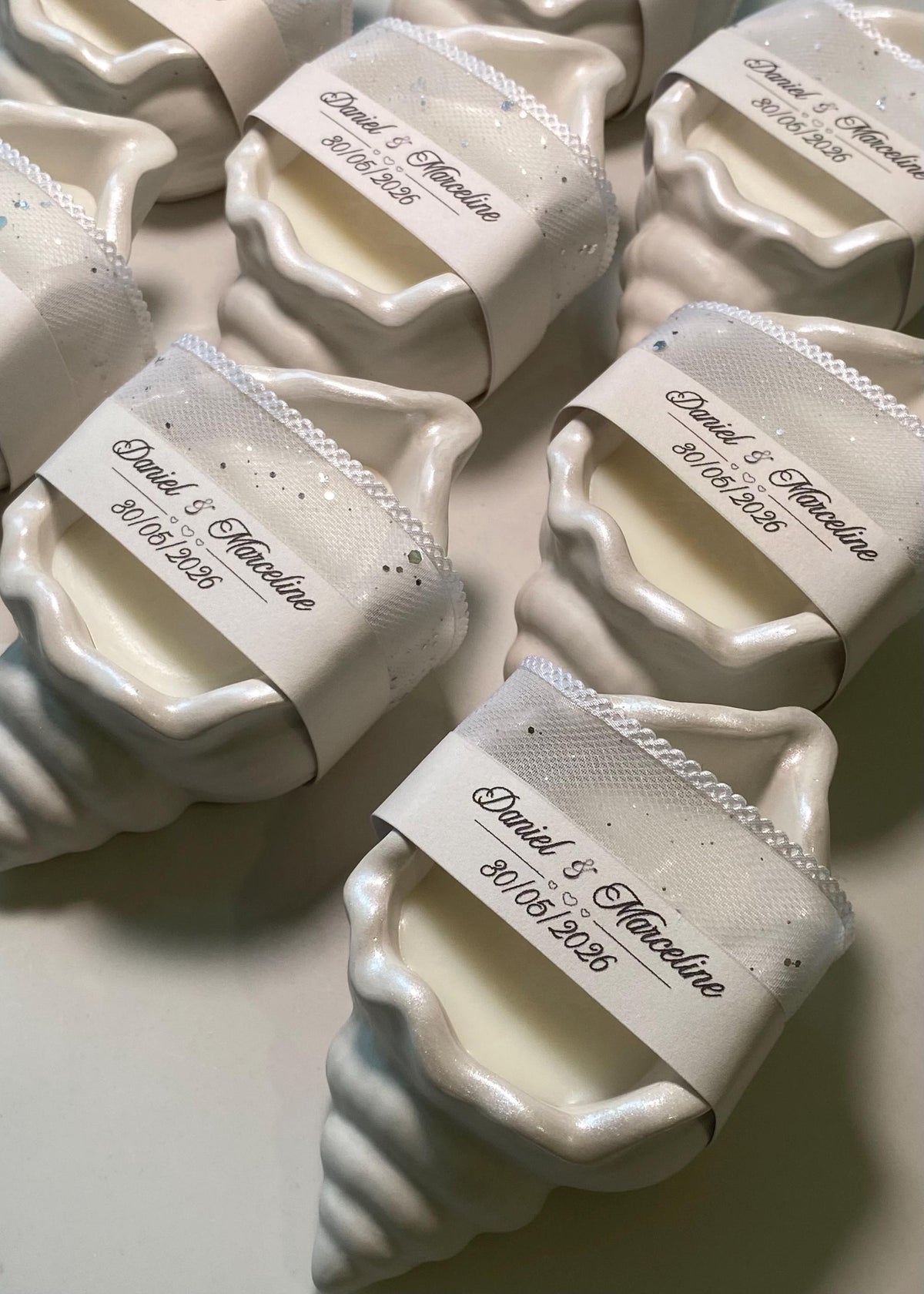 Gepersonaliseerde schelpkaars – Gastencadeau voor bruiloft & doop