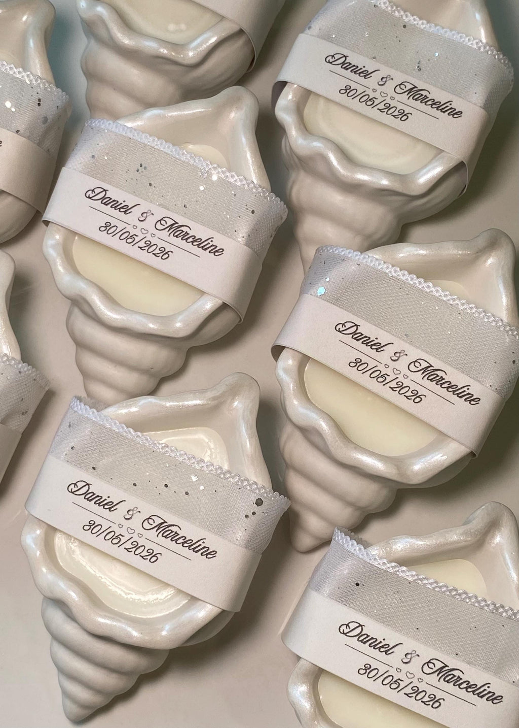 Gepersonaliseerde schelpkaars – Gastencadeau voor bruiloft & doop