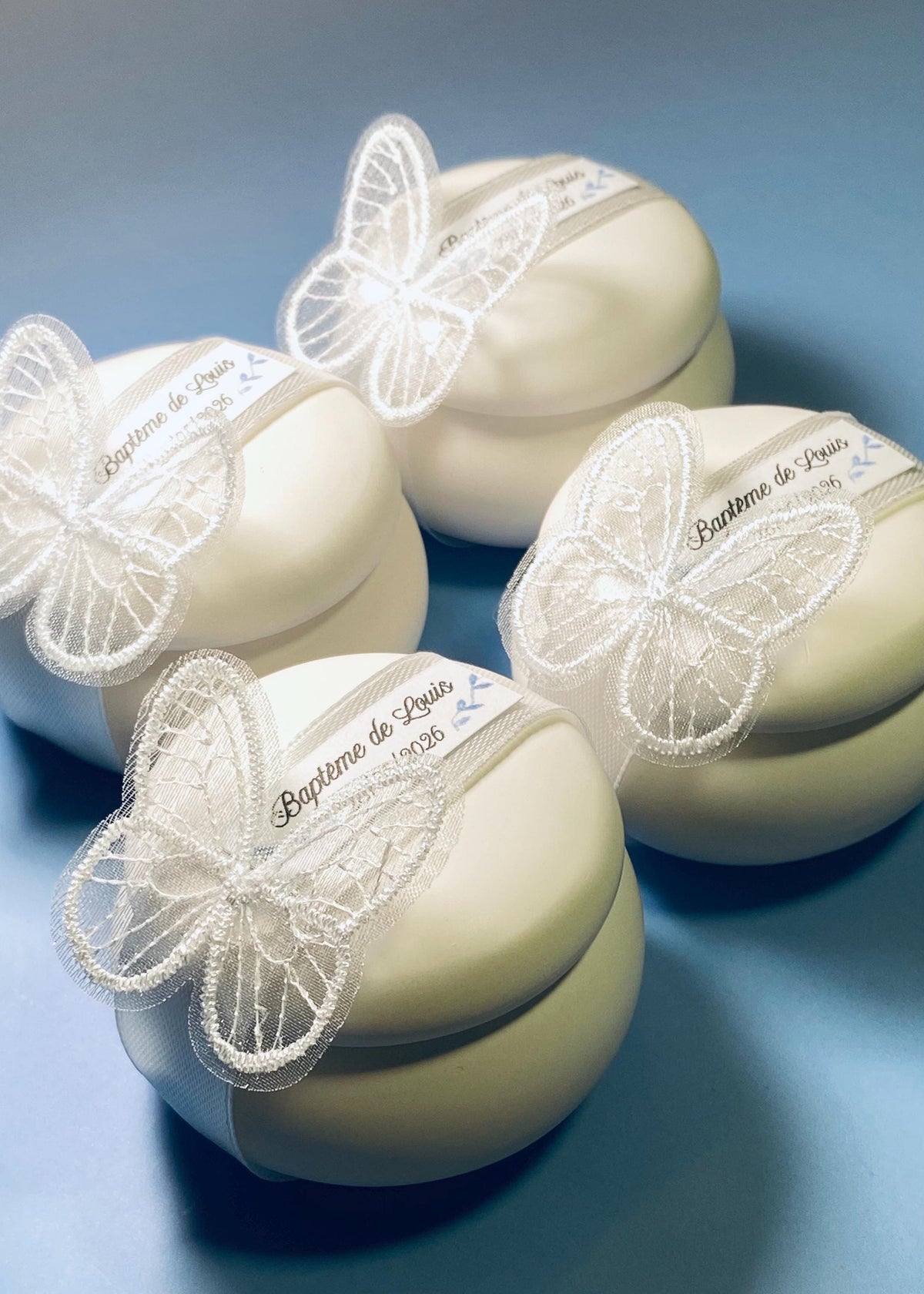 Bougie personnalisée Baptême & Mariage – Étiquette florale bleue