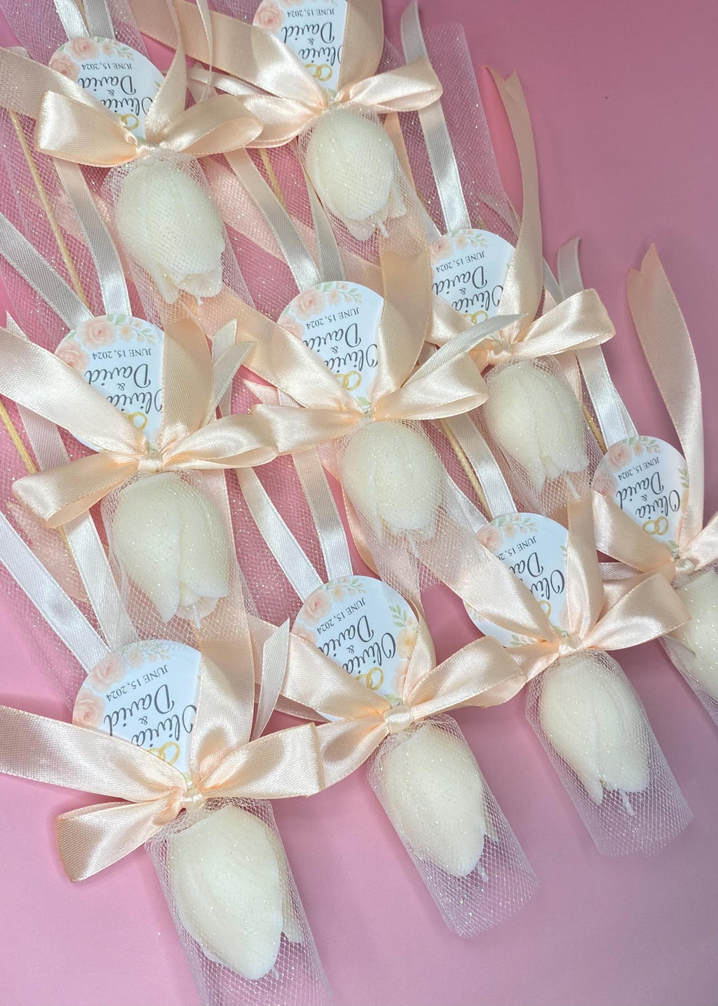 Gepersonaliseerde geurkaars in tulpvorm – Gastencadeau voor bruiloft & doop