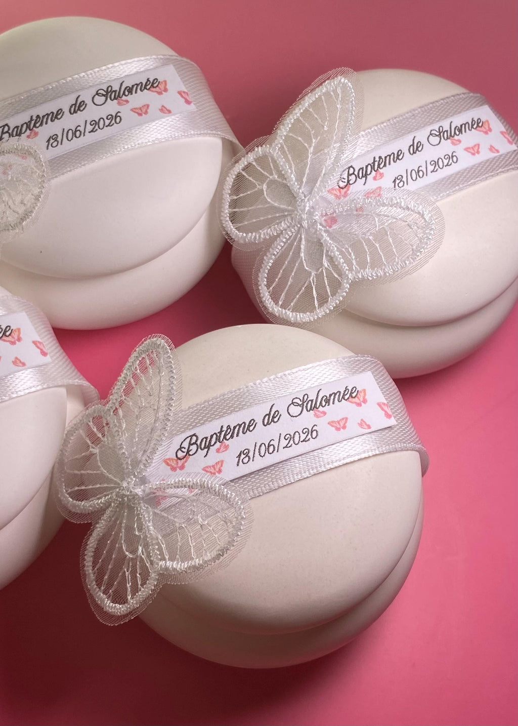 Bougie personnalisée Baptême & Mariage – Étiquette aux papillons roses