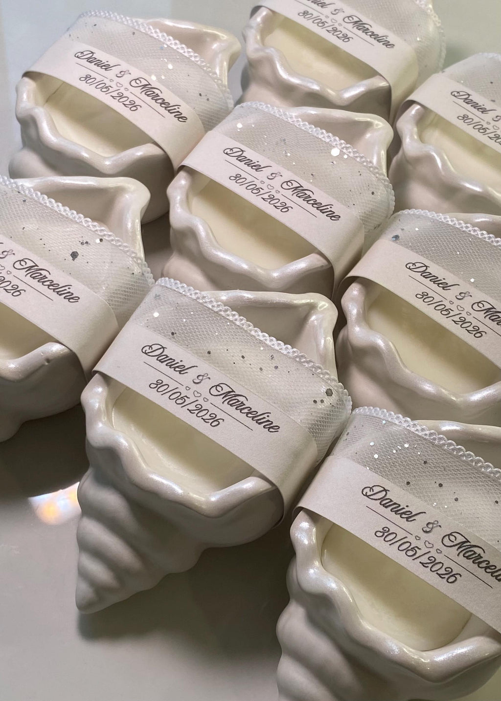 Gepersonaliseerde schelpkaars – Gastencadeau voor bruiloft & doop