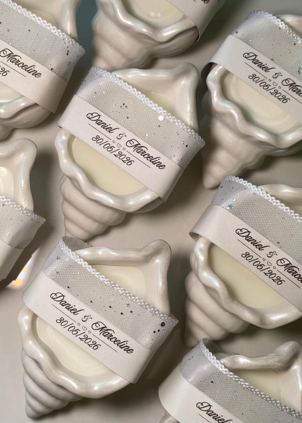 Gepersonaliseerde schelpkaars – Gastencadeau voor bruiloft & doop