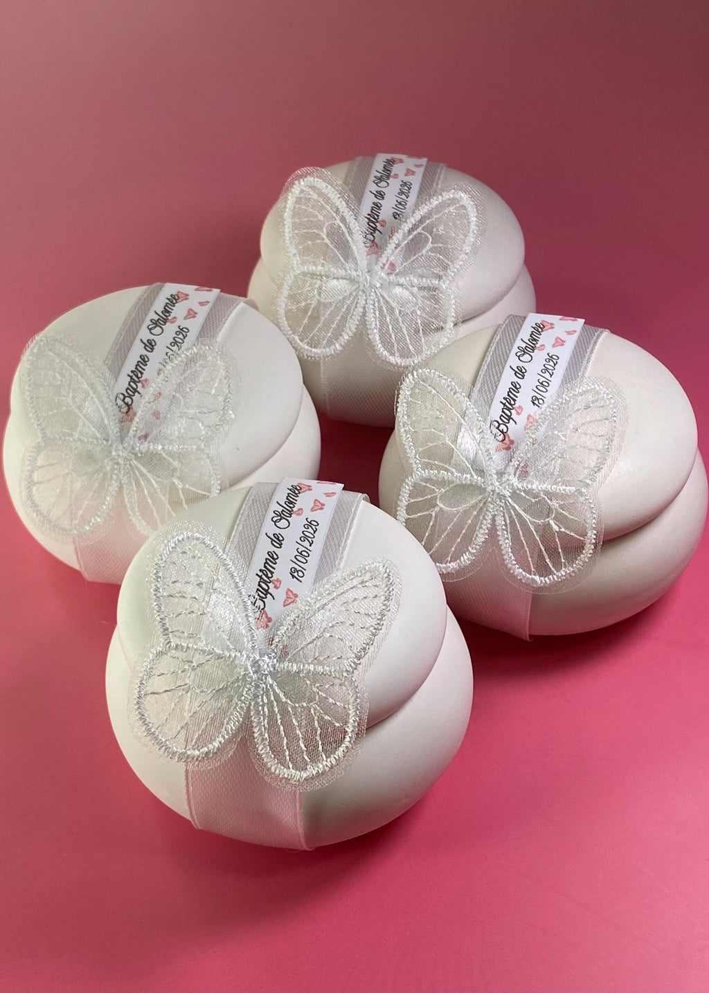 Bougie personnalisée Baptême & Mariage – Étiquette aux papillons roses